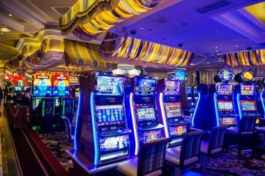 12hoki live casino dashboard showing multiple games and player statistics
